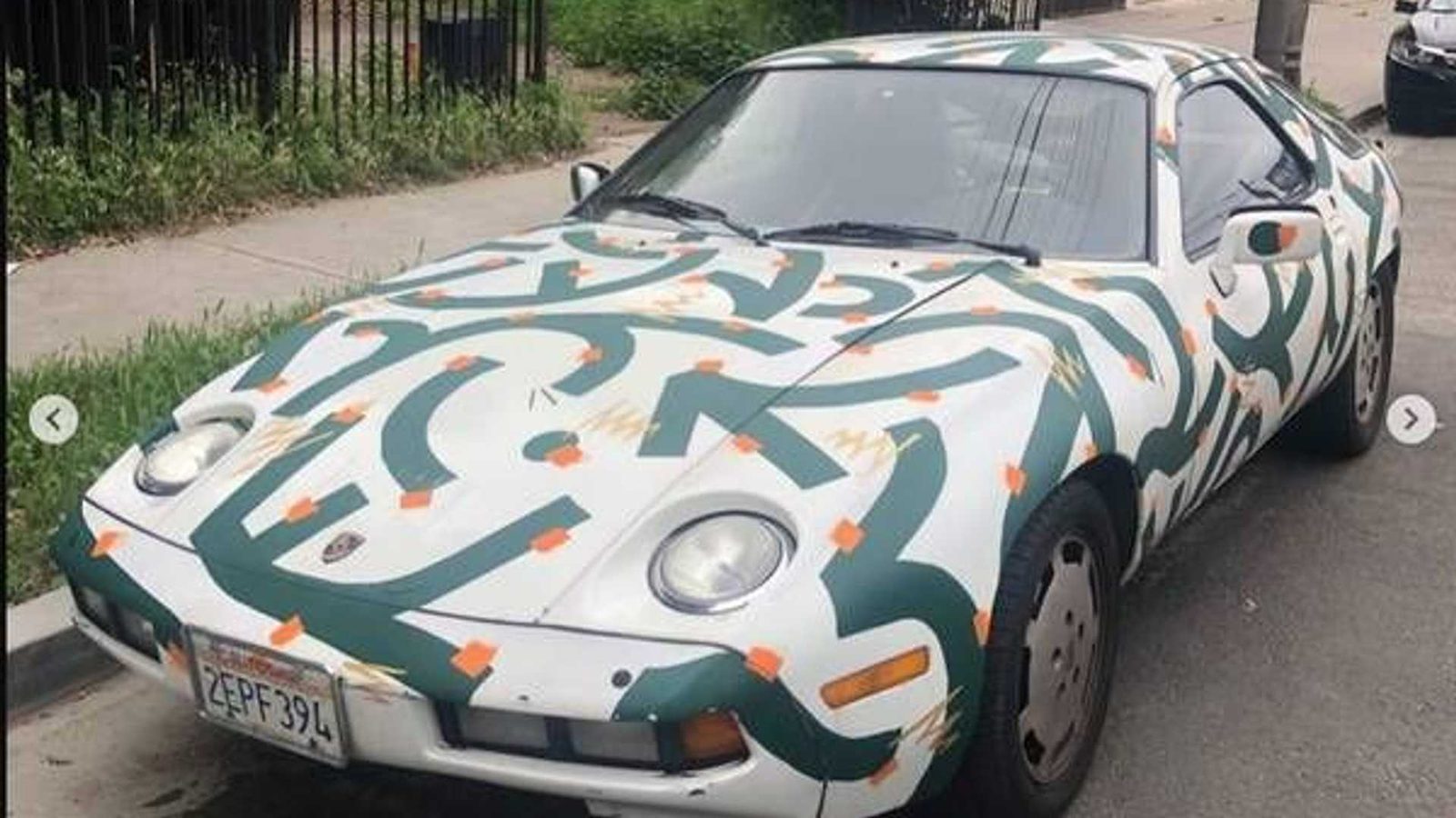 Porsche 928 par Ethan Lipsitz